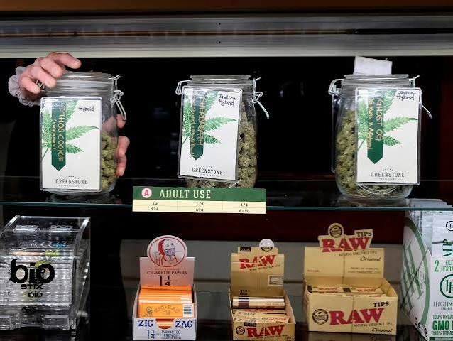 Why Cannabis Dispensaries Often Operate on a Cash-Heavy Basis